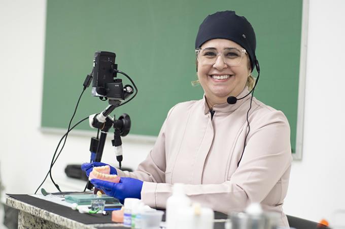 Eliane Gava Pizi, coordenadora do curso: “O projeto pedagógico do curso contempla inovações tanto em tecnologia quanto em metodologias de ensino”
