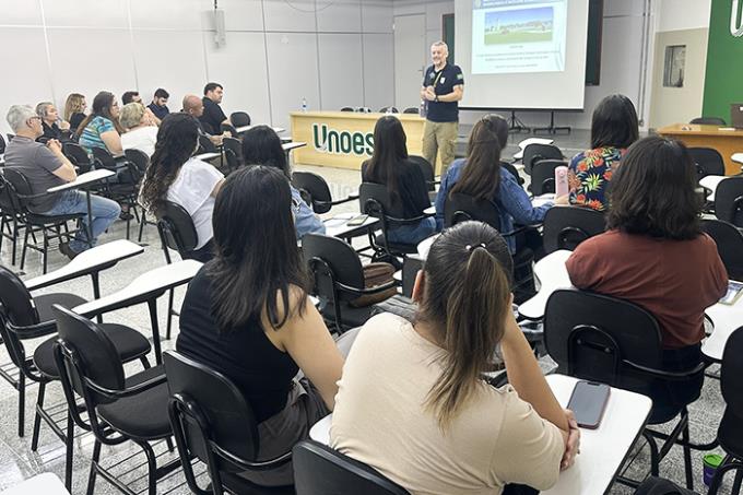 Professores e alunos da Pós-graduação da Unoeste acompanharam o 17º Fórum Regional de Meio Ambiente nesta terça-feira