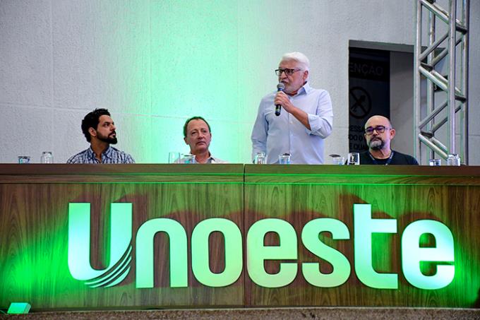Mesa principal: Tiago Oliveira, Dr. José Eduardo Creste, Moacir Del Trejo, Helton Molina Sápia