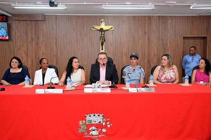 Simpósio foi na manhã desta quinta-feira (13)