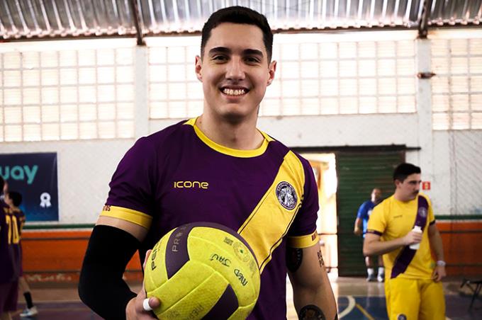 Felipe Sanga uniu a paixão pelo esporte e a formação em Medicina na mesma cidade