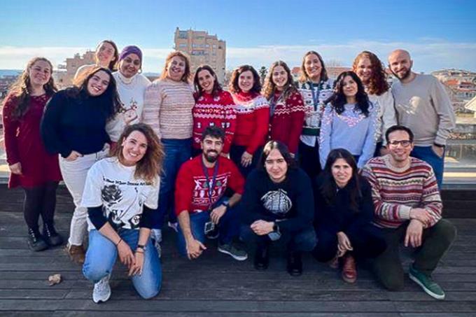Bruna com a equipe do grupo PlanTech, em Portugal