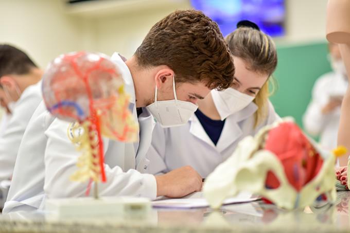 Transferência para Medicina em Jaú e Guarujá abre inscrições