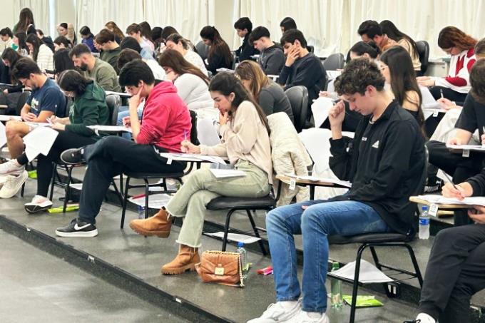 Vestibular de Medicina movimenta campus de Jaú