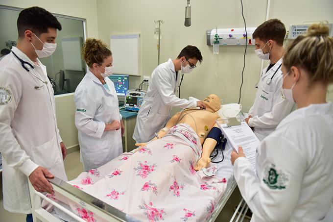 Enem e prova on-line permitem ingresso em Medicina