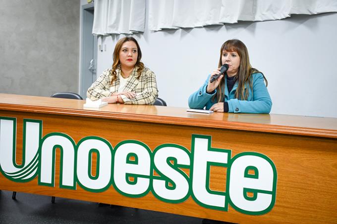 Doutoras Danielle e Camélia durante abertura do congresso