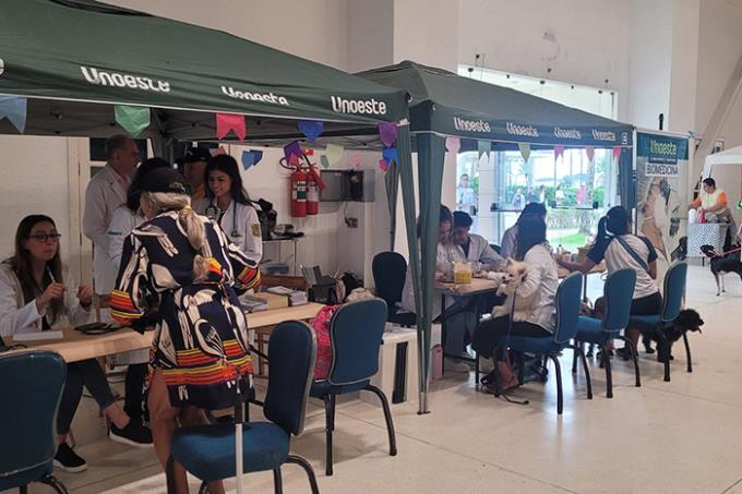 Unoeste leva saúde e bem-estar à Junipet no Guarujá