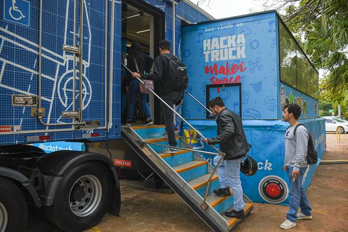 HackaTruck foi instalado no campus 2 da Unoeste
