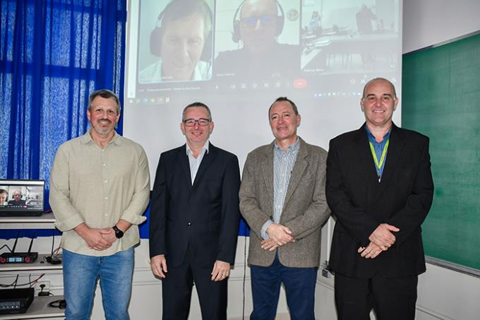Daniel com o Dr. Edmar e os avaliadores presenciais Dr. Creste e Dr. Marco 