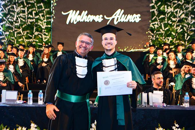 Danilo Silva Martins Santos conseguiu o título de melhor aluno da 49ª Turma de Medicina