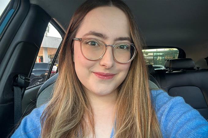 Juliana Elias faz duas graduações ao mesmo tempo com ajuda da EAD