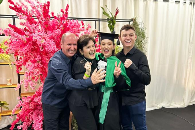 Maria Beatriz Tiezzi celebra sua formação em Medicina na melhor faculdade particular de São Paulo