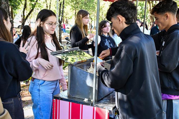 Unoeste recepciona calouros e veteranos para 2º semestre