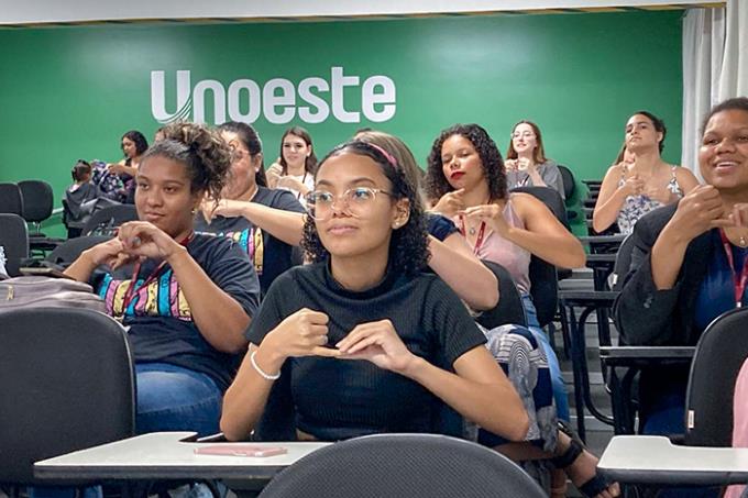 Unoeste promove inclusão com Curso de Libras