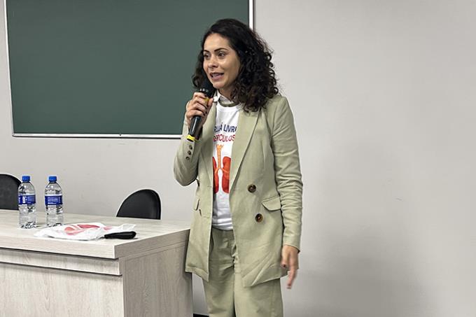 Médica infectologista Evelyn Lepka apresenta dados e estratégias do novo programa
