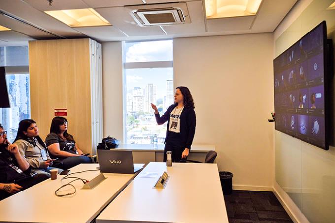 Aluna apresenta inovação para deficientes visuais na Oracle