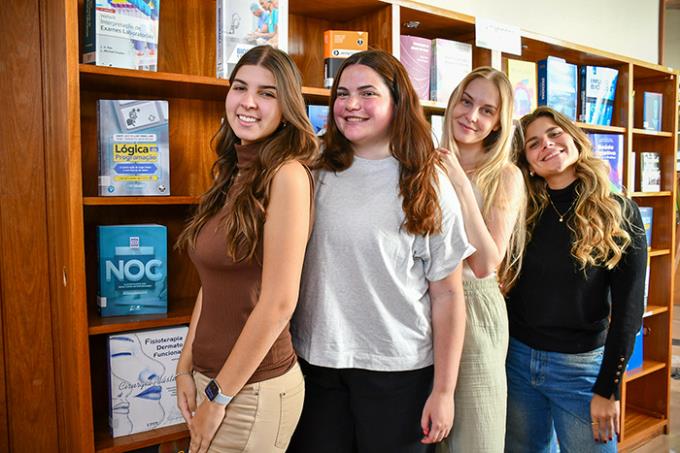 Manuela, Daniela, Eva e Bruna: na Unoeste, em Prudente