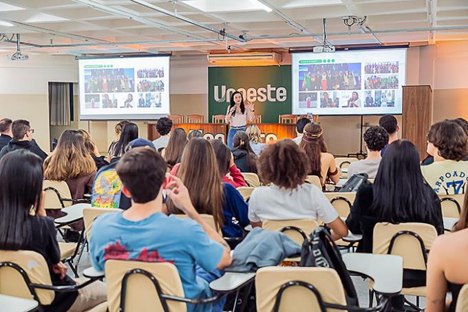 Alunos dos cursos da Escola de Comunicação acompanharam palestra