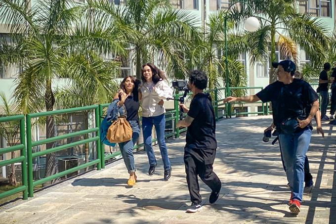 Mônica Carvalho e Cat Dantas durante gravação do filme Deixe-me Viver no campus da Unoeste
