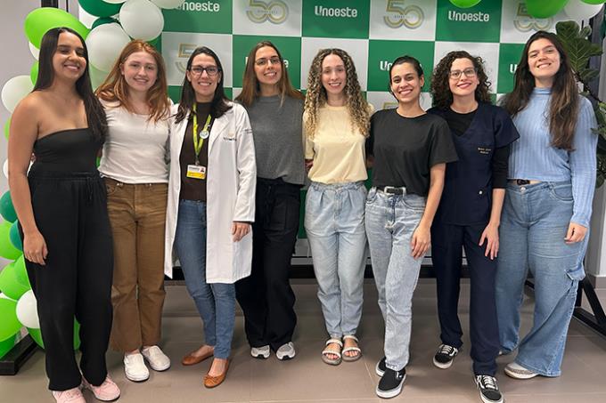Iniciativa voluntária leva ensino de qualidade a jovens 