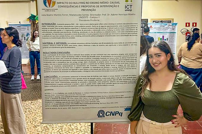 Julia Ferrer, estudante de Pedagogia, já conseguiu duas bolsas de pesquisa
