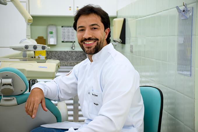 Wesley Dias destaca aulas práticas do curso de Odontologia