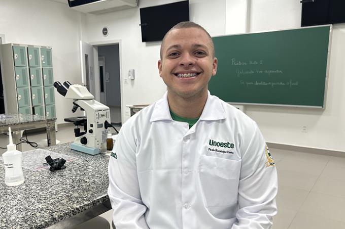 Paulo Henrique, aluno de Biomedicina, conheceu a estrutura da Unoeste durante a feira.