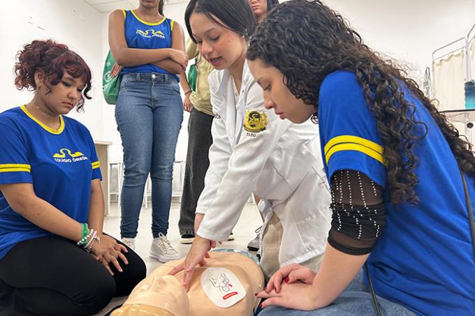 Feira de Profissões movimenta campus da Unoeste Guarujá