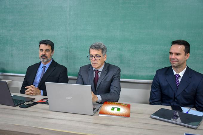 Parte da banca que esteve presencialmente: Dr. Rogério, Dr. Vamilton e Dr. Rodrigo