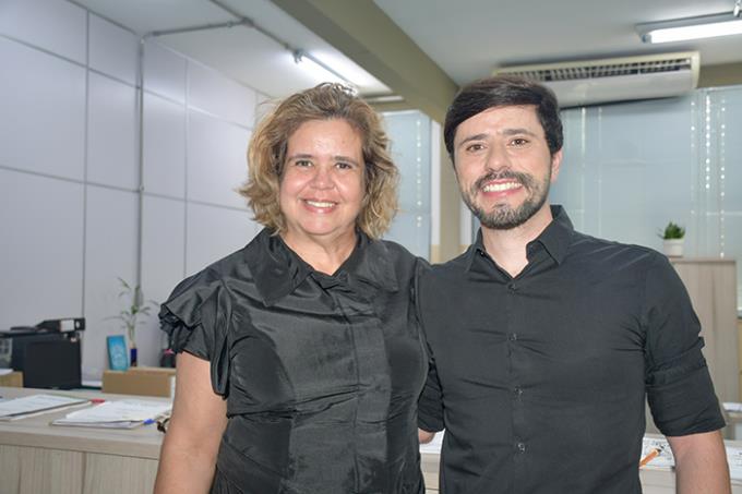 Professora orientadora Dra. Raquel Gitahy e seu orientado Carlos Willian Zanelato Souza