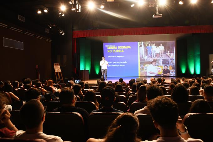 Conexão Carreiras aproxima estudantes e empresas na Unoeste