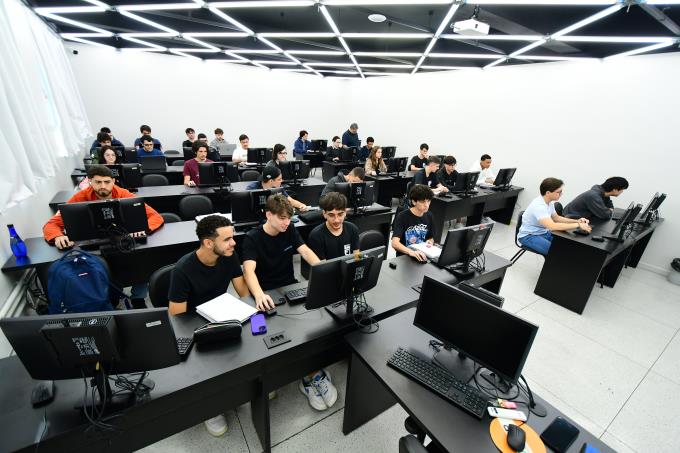 Laboratório de Informática do curso de Ciência da Computação da Unoeste, onde os alunos vivenciam na prática o aprendizado em tecnologia