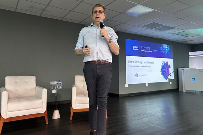 Unoeste debate inteligência artificial e humanização