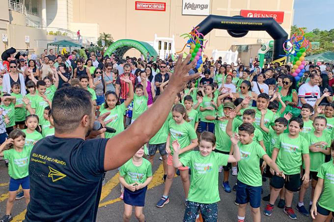 Maratona infantil reuniu crianças e famílias em manhã esportiva
