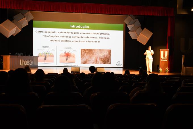 Simpósio de Estética e Cosmética aborda inovação e prática