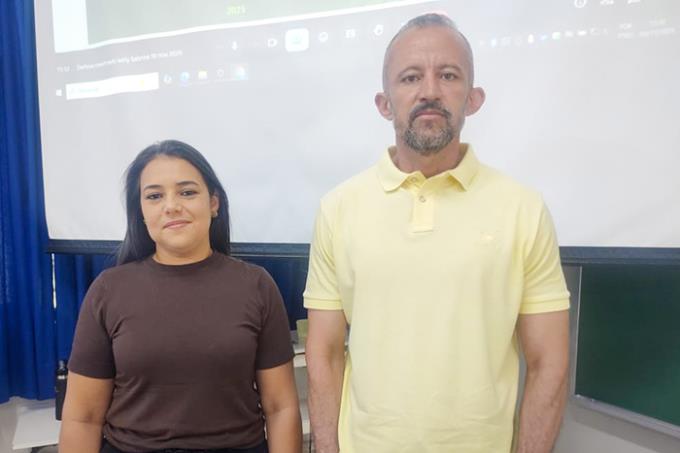 Kelly com o orientador, professor Dr. Ademir Henrique Manfré