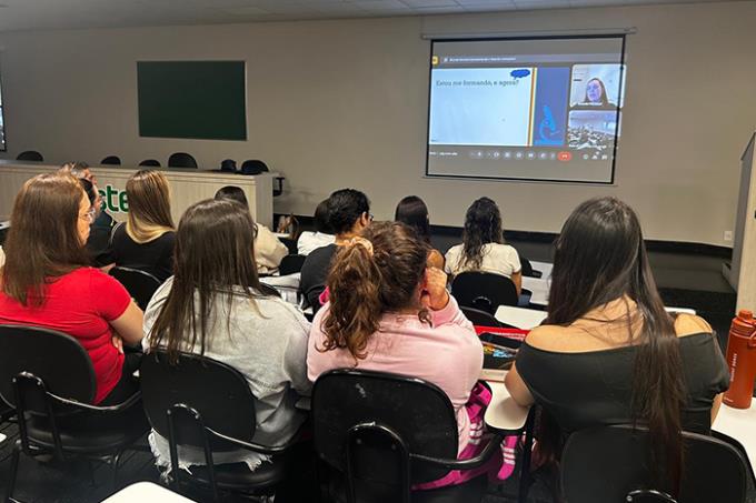 Palestra inspira biomédicos para carreira científica