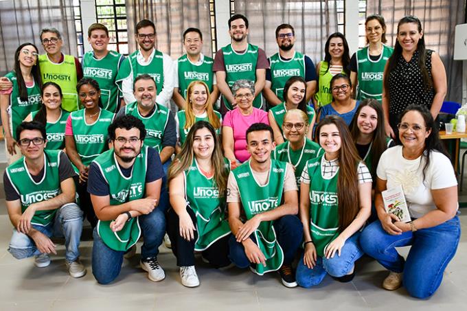Equipe das Ciências da Saúde e Ciência Animal com as gestoras da escola
