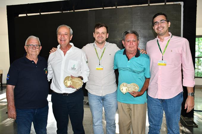 Homenagens: Dr. Ignácio, Dr. Pedro (homenageado), Dr. Fábio, Dr. Modesto (homenageado) e Dr. Carlos 