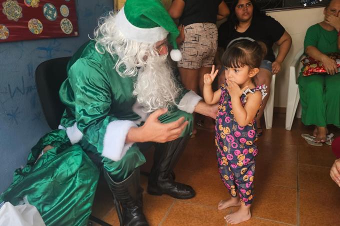 Natal Solidário Unoeste leva brinquedos ao CAPS de Guarujá