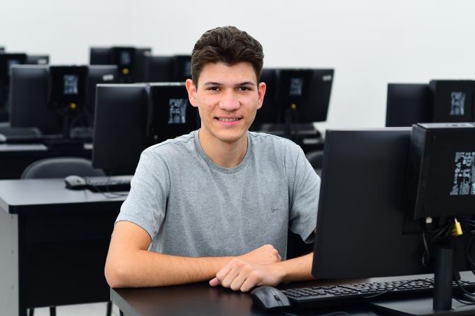 Ademir Carvalho, aluno de Sistemas de Informação destaca a estrutura da universidade