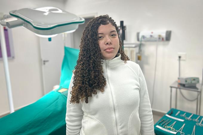 Estudante Alicia Ribeiro Ferreira, do 3º termo de Enfermagem, destaca a estrutura e o apoio acadêmico ao longo da graduação