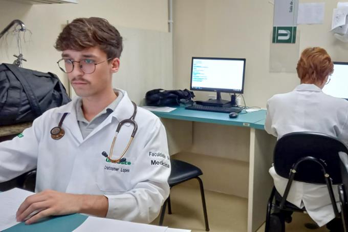 Internato de Medicina retoma atividades na Unoeste Guarujá