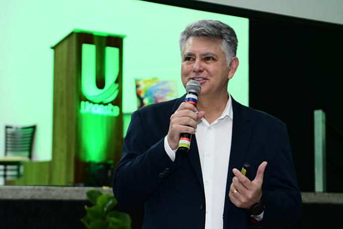 Dr. Roberto: o Ensino Superior como um sistema de interações 