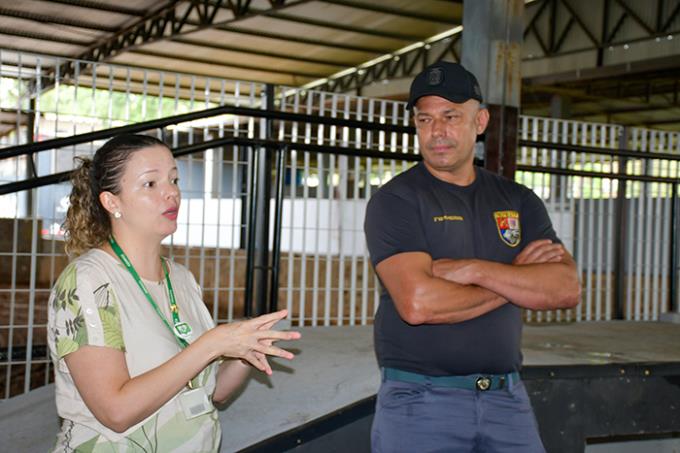 Momento de orientações dadas pela Dra. Maria Tereza e o sargento Wellington