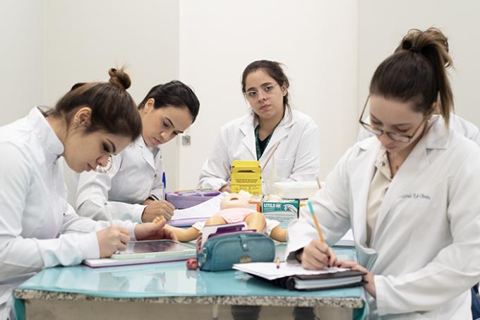 Pós em Urgência e Emergência capacita enfermeiros para APH