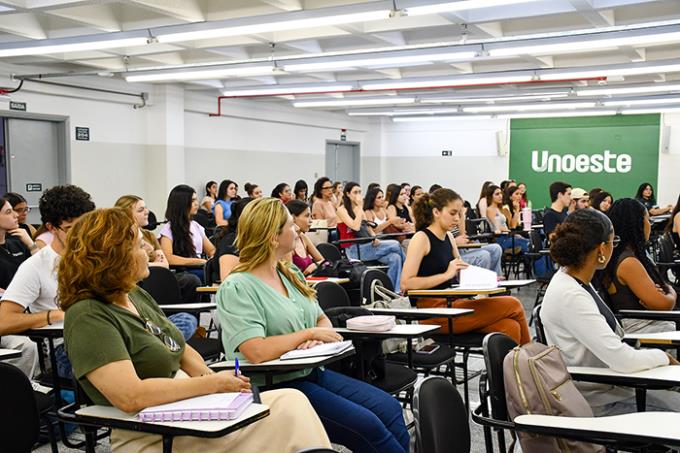 Leia no Leito realiza capacitação de estudantes voluntários