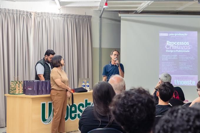 Evento promove troca de experiências com palestras e debates sobre criatividade, tecnologia e os novos desafios do design contemporâneo