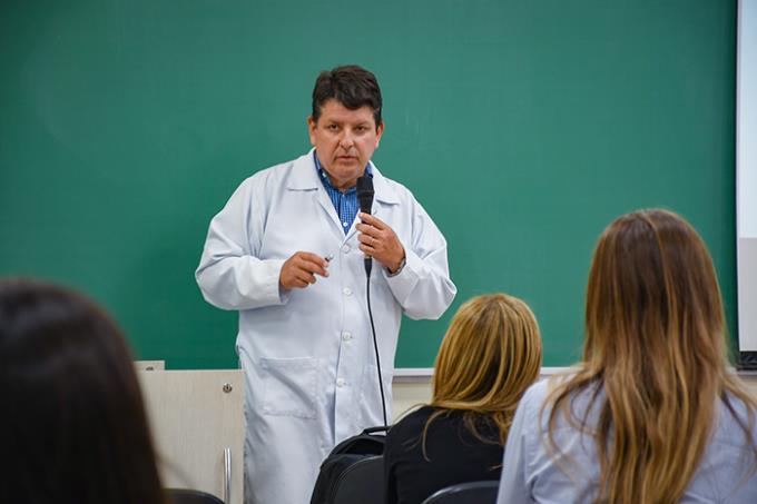 Dr. Geraldo Cesar Alves conduziu a capacitação