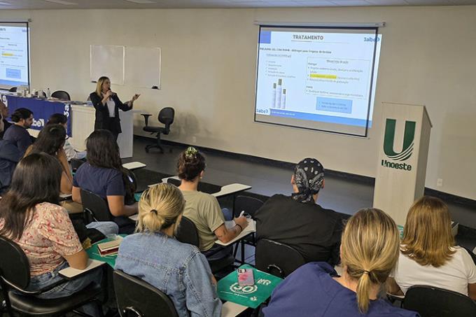 Curso de capacitação de feridas foi realizado no campus da Unoeste